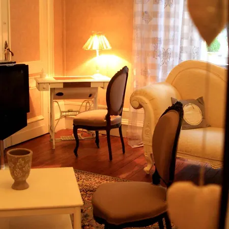 Bed & Breakfast Chateau La Moune 4*