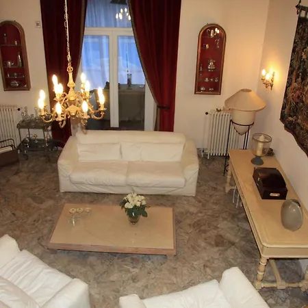 Chateau La Moune B&B 4*