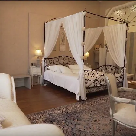 Chateau La Moune فندق مبيت وإفطار 4*