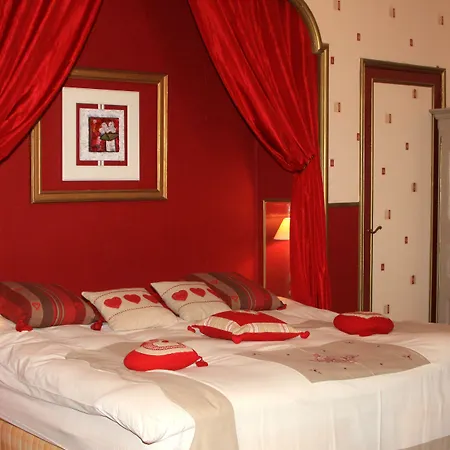 Bed & Breakfast Chateau La Moune 4*
