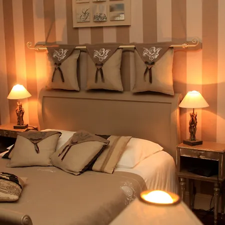 Bed & Breakfast Chateau La Moune 4*