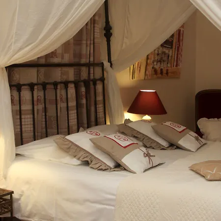 Bed & Breakfast Chateau La Moune 4*