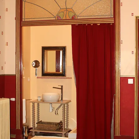 Bed & Breakfast Chateau La Moune 4*