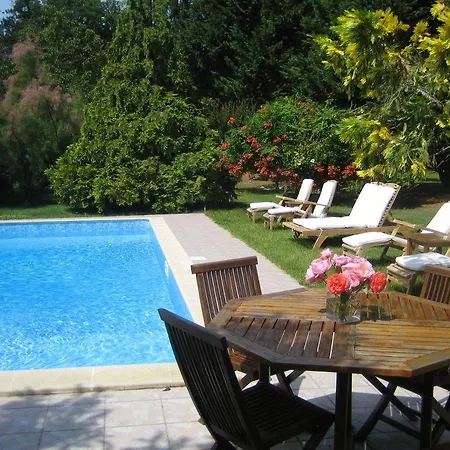 Chateau La Moune Bed and Breakfast Montussan