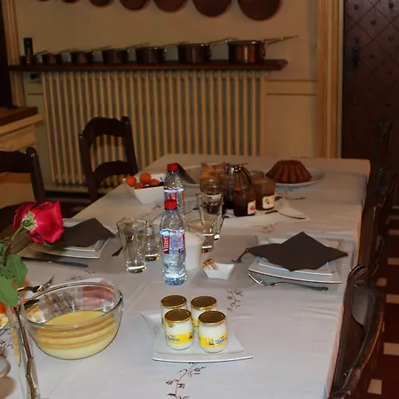 Chateau La Moune Bed and Breakfast 4*