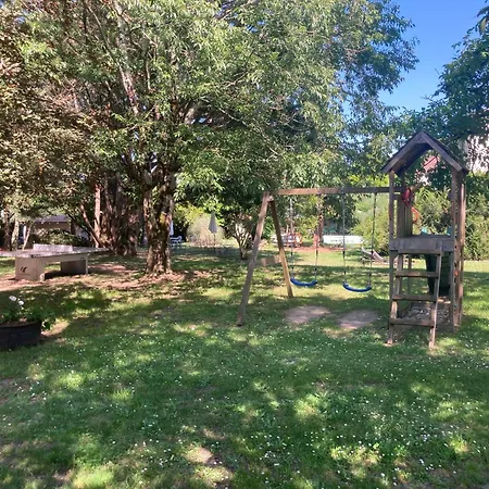Chateau La Moune Bed & Breakfast