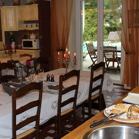 Château La Moune Alojamento de Acomodação e Pequeno-almoço Montussan
