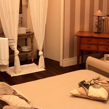 Alojamento de Acomodação e Pequeno-almoço Château La Moune 5*