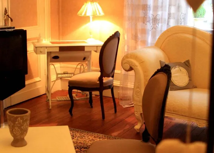 Bed & Breakfast Chateau La Moune 4*