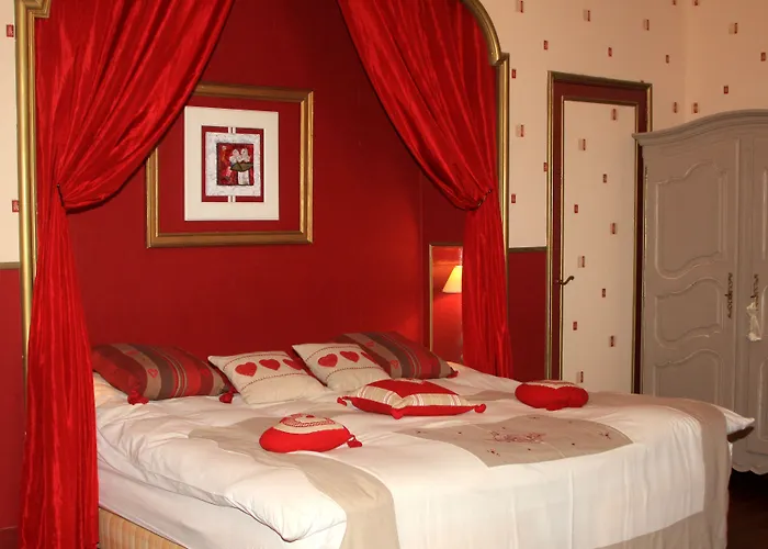 Bed & Breakfast Chateau La Moune 4*