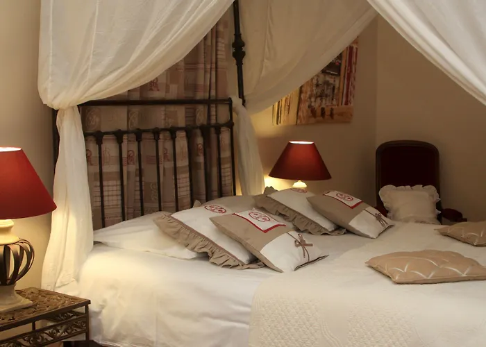 Bed & Breakfast Chateau La Moune 4*