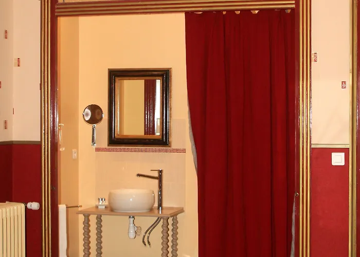 Bed & Breakfast Chateau La Moune 4*