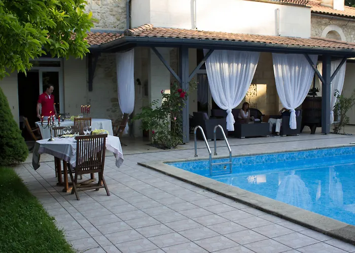 Chateau La Moune Bed & Breakfast Montussan