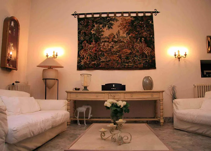 Chateau La Moune Bed & Breakfast 4*